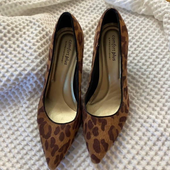 Women’s faux leopard pumps